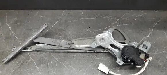 Lexus IS 200-300 Front window lifting mechanism without motor 85720-53010