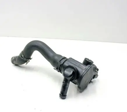 Volkswagen PASSAT B8 Engine coolant pipe/hose 5Q0121113G