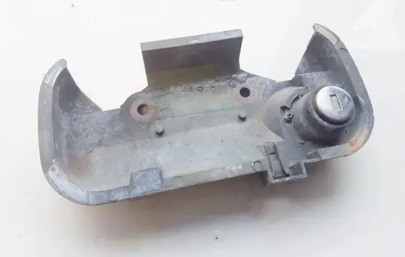 Opel Vectra B Front door lock (next to the handle) 