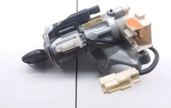 Toyota Avensis Verso Ignition lock 45020287 8978328061