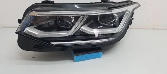 Volkswagen Tiguan Headlight/headlamp 0301119233A 5NB941081H