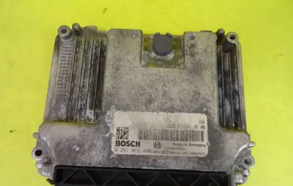 Volkswagen PASSAT B6 Engine control unit/module 0281013440