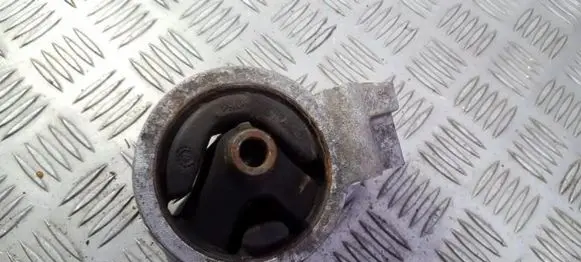 Volvo S40, V40 Engine mount bracket 3318030