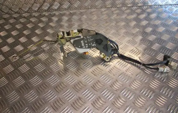 Suzuki Liana Front door lock