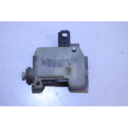 Volkswagen PASSAT B5 Central locking motor 1M0959781A 1Z0810173