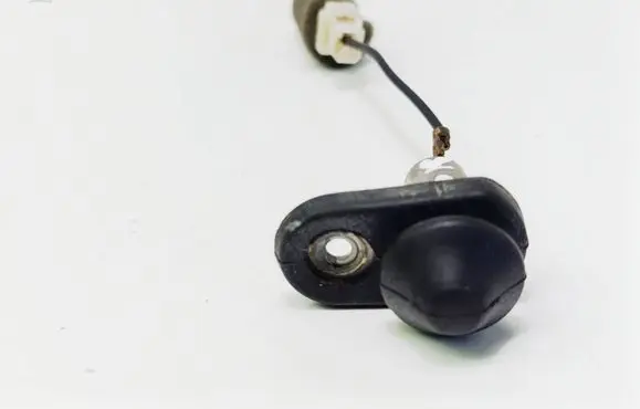 KIA Carens I Rear door sensor 