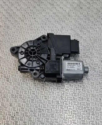 Hyundai Tucson TL Front door window regulator motor 82450D7010 001100680253
