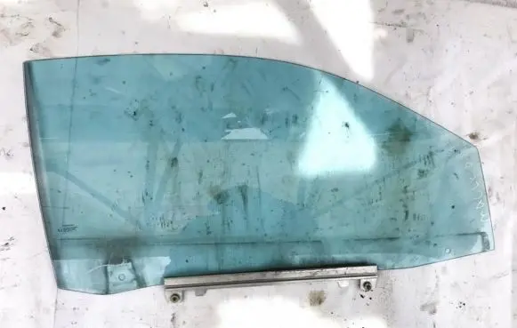 Mercedes-Benz CLK A208 C208 Front door window glass four-door