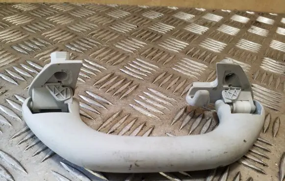 Volkswagen Golf V Rear interior roof grab handle