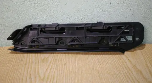 Volkswagen Touran I Front bumper mounting bracket 1T0807049 1T0807935