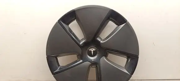 Tesla Model 3 R18 wheel hub/cap/trim 104427100A