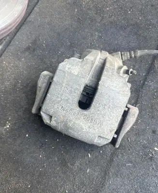 BMW 5 E39 Front brake caliper