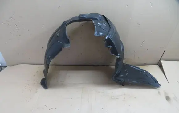 Front wheel arch liner splash guards