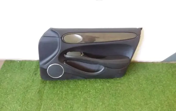 Jaguar XJ X308 Front door card panel trim GNC1202A
