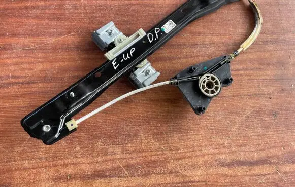 Volkswagen e-Up Front window lifting mechanism without motor 1S4837462A