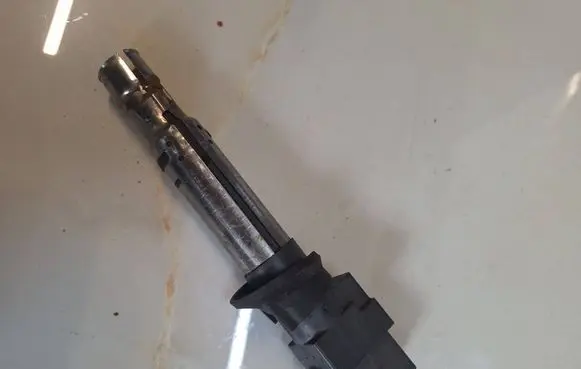 Volkswagen Touareg II High voltage ignition coil 022905715A 78412002