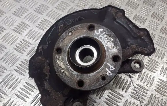 Suzuki Swift I Front wheel hub spindle knuckle