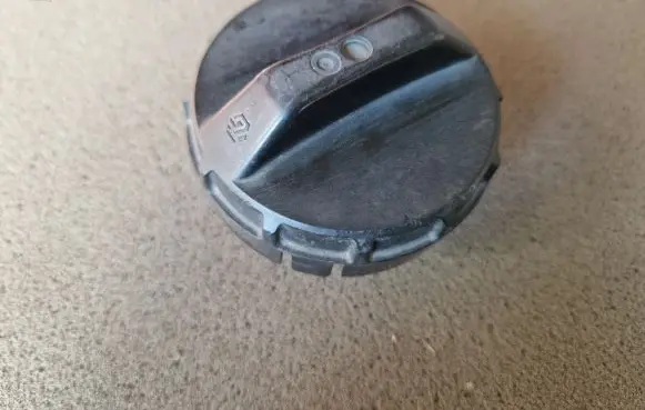 Mitsubishi L200 Fuel tank filler cap 