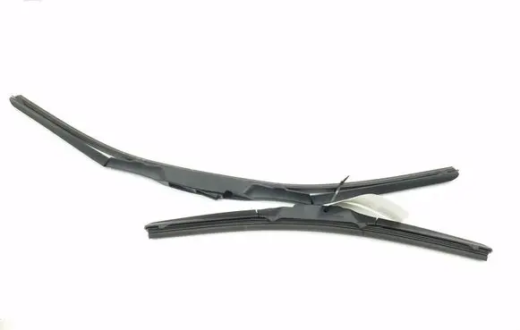 Toyota RAV 4 (XA40) Front wiper blade arm