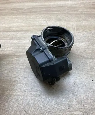 Volkswagen Golf V Throttle valve 03G128063G