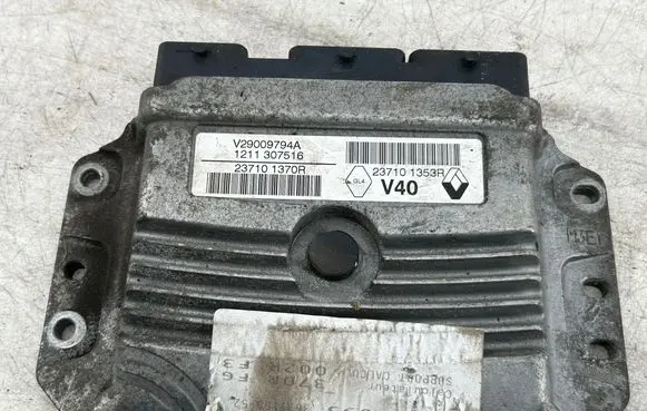 Renault Megane III Engine control unit/module V29009794A 237101370R 237101353R