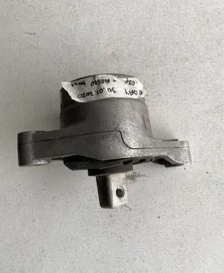 Maserati Ghibli Engine mount bracket 06700048700