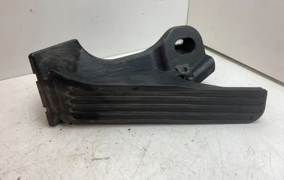 Volkswagen Touran II Accelerator throttle pedal 1T1721503J