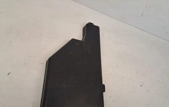 Toyota Prius (XW20) Fuse box cover 8644YA1