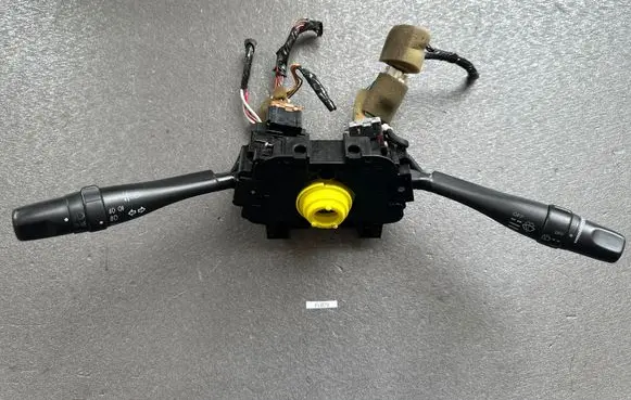 Nissan Patrol Y61 Indicator stalk 255403L100