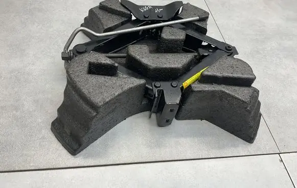 Ford Kuga I Lift Jack 8V4117080AB