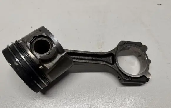Hyundai Tucson TL Piston with connecting rod KORBO