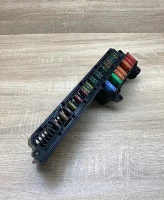 BMW 5 E60 E61 Fuse module 6957330