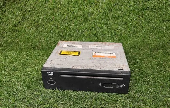 Land Rover Discovery 3 - LR3 CD/DVD changer YIB500023 4621008317