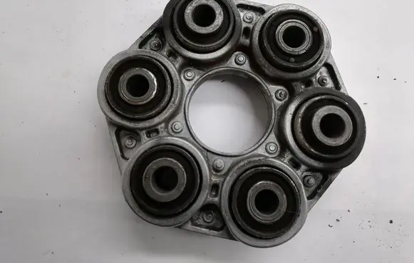 BMW 4 F32 F33 Rear prop shaft donut coupling/joint 7605629