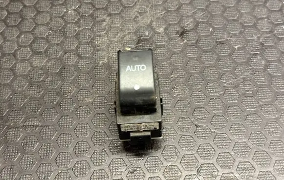 Toyota Avensis T250 Electric window control switch 8481005050