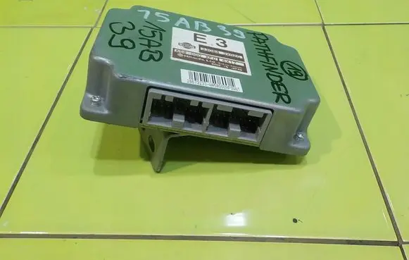 Nissan Pathfinder R51 Engine control unit/module 330843X02C 15AB39