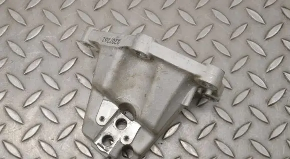 KIA Xceed Engine mounting bracket 32570 2207262