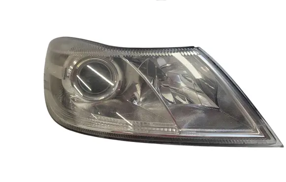 Skoda Octavia Mk2 (1Z) Headlight/headlamp