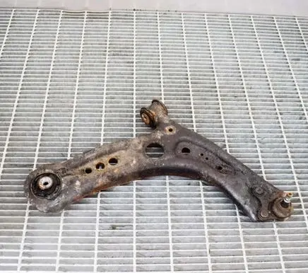 Volkswagen Golf VII Front lower control arm/wishbone 