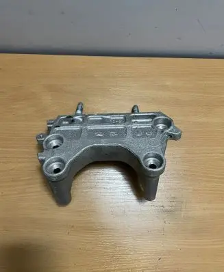 Hyundai Tucson TL Engine mounting bracket