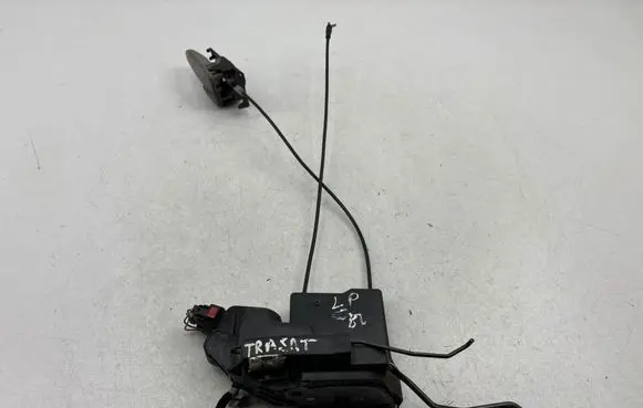 Hyundai Trajet Front door lock