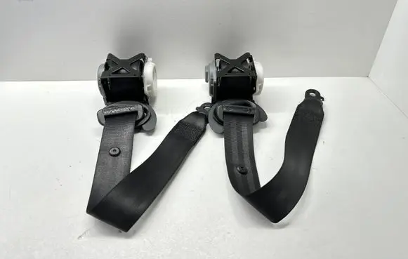 Volkswagen Touareg II Rear seatbelt 7P0857805C 7P0857806C