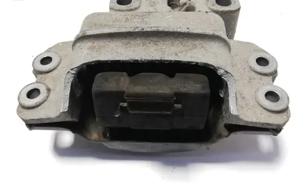 Volkswagen Tiguan Engine mount bracket 5N0190555