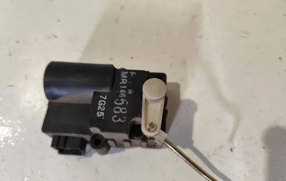 Volvo S40, V40 Air flap motor/actuator MR146583 7G25
