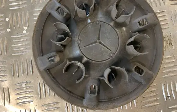 Mercedes-Benz Sprinter W906 R16 wheel hub/cap/trim A9064010025