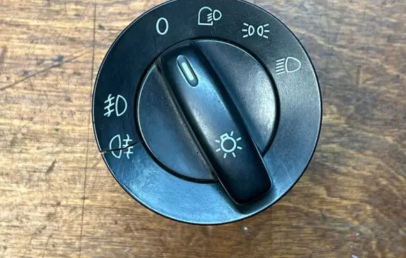 Volkswagen Touran I Light switch 1T0941431N