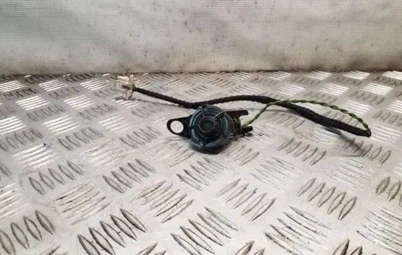 Front door high frequency speaker