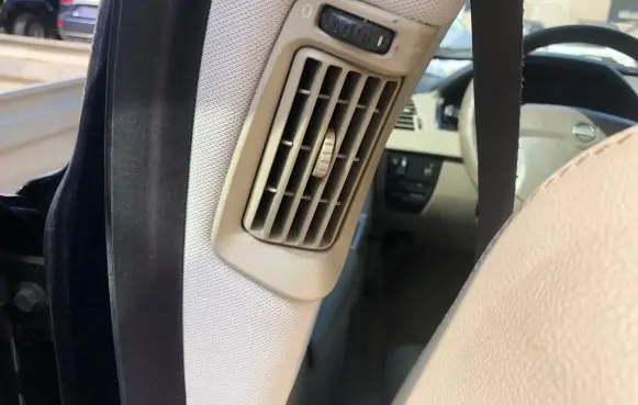 Volvo XC90 Rear air vent grill 