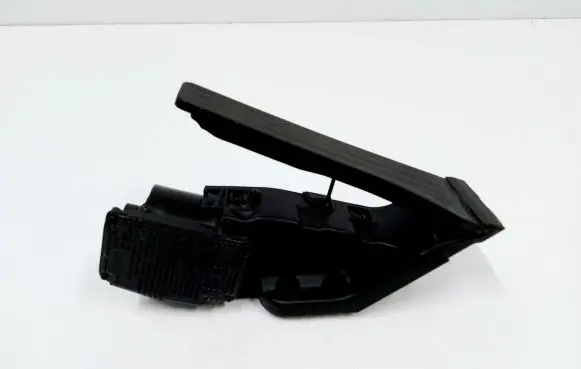 Mercedes-Benz C AMG W205 Accelerator throttle pedal A2223002300