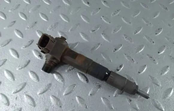 Subaru Outback (BS) Fuel injector 16613AA040 B6FBF9FC F503FCFA